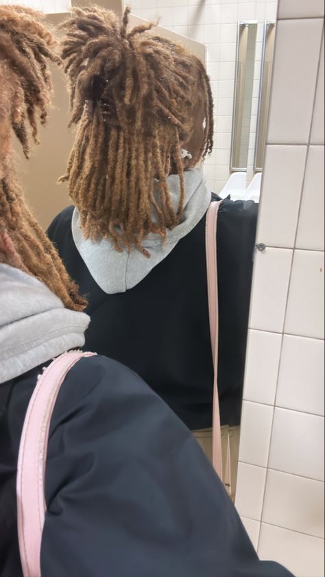 Short Locs On Women, Random Part Locs, Locs Woman, Fluffy Locs Hairstyles, Girl Locs Hairstyles, Wolfcut Locs, Dread Hair Styles, Locs Hairstyles For School, Styled Locs