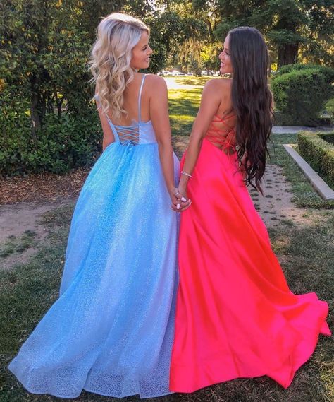 Lesbian Prom Pictures, Prom Ideas Pictures, Prom Pictures Friends, Prom Photography Poses, Homecoming Poses, Prom Picture Poses, Dance Picture Poses, Homecoming Pictures, Prom Photoshoot