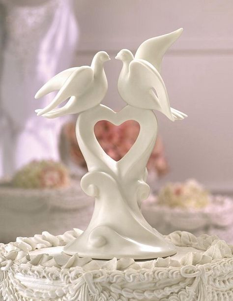 lovebird cake topper Romantic Wedding Cake Toppers, Cake Topper Wedding Romantic, Elegant Wedding Cake Toppers, Bird Cake Toppers, Wedding Doves, 35th Wedding Anniversary, Bird Cakes, Romantic Wedding Cake, Colorful Bouquet