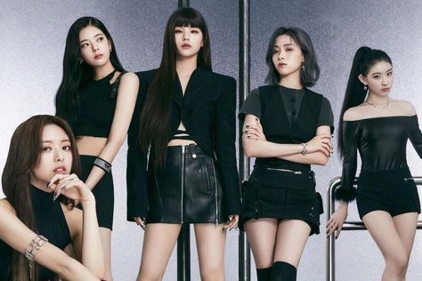 5 Member Group Photo, Itzy Ot5 Photoshoot, Itzy Cheshire Concept Photo, Cheshire Concept Photo, Itzy Cheshire Concept, Itzy Group, Itzy Cheshire, Black Icon, Photo Grouping