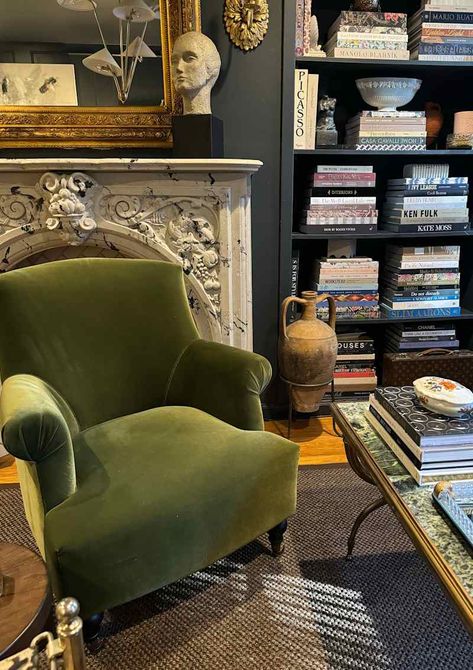 Green Armchair Living Room, Green Accent Chairs, Mid Century Wingback Chair, Accent Chair Decor, Velvet Tufted Chair, Gorgeous Living Room, Green Accent Chair, Sitting Nook, Green Velvet Chair