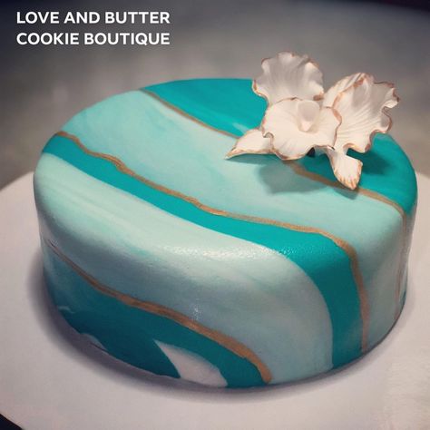 Marble Fondant Cake, Marble Fondant, Marbled Fondant, Marbled Cake, Blue Swirl, Christmas Cakes, Blue Marble, Fondant Cake, Christmas Cake