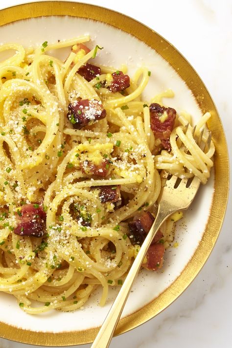 With fluffy scrambled eggs and slices of thick-cut bacon, this carbonara pasta recipe completely reinvents breakfast for dinner. Pizza Dishes, Bacon Waffles, Pasta Carbonara Recipe, Pork Entrees, Best Brunch Recipes, Pasta Meals, Easy Brunch Recipes, Breakfast Casseroles, Dish Ideas