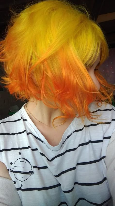 Yellow To Orange Hair, Yellow Hair Dye Ideas, Short Fire Hair, Bright Hair Dye Ideas, Fire Hair Color Short, Yellow Hair Aesthetic, Bright Hair Colors Short, Hair Dye Short Hair, Yellow Hair Ideas