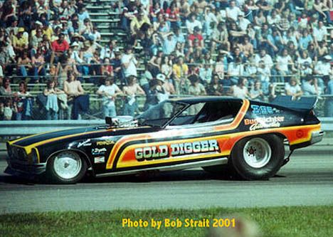 Drag Racing Picture of the Day - Bud Richter's Gold Digger Mustang II Fuel Funny Car Old Funny, Funny Car Drag Racing, John Collins, Nhra Drag Racing, Funny Cars, Mustang Ii, Car Pics, Drag Racing Cars, Drag Racer