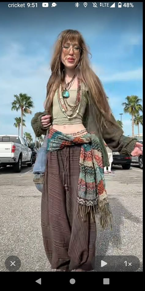 Earthy Rainy Day Outfit, Earthy Outfits For Winter, Earthy Outfits Pants, Earthy Pants, Winter Earthy Outfits, Earthy Winter Outfits, Earth Toned Outfits, Outfits With Scarf, Hippy Outfits