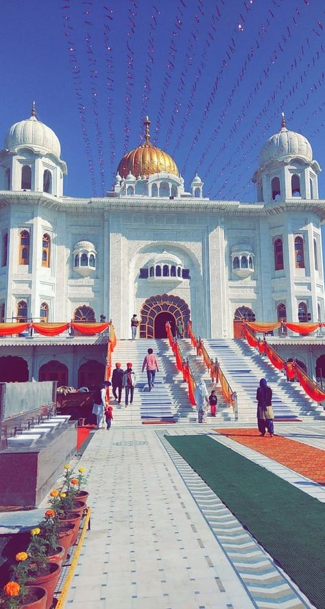 Gurdwara Singh Shaheedan Sohana ~JBHS~ Gurdwara Snapchat Story, Disney Phone Backgrounds, Cute Lab Puppies, God Creation, Punjabi Wedding Couple, Delhi City, Fireworks Photography, Beautiful Profile, Nature Background Images