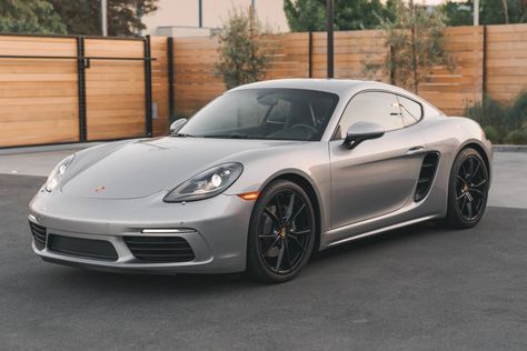 Porsche 718 Cayman 2019 - elferspot.com - Marketplace for Porsche Sports Cars Porsche 718 Cayman, Sport Seats, Combustion Engine, Red Interiors, Apple Car Play, Fuel Economy, Black Paint, Race Cars, Porsche