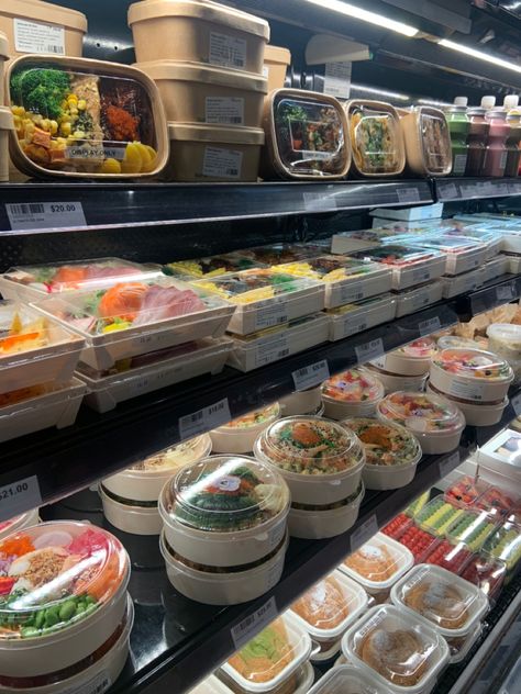 Asian Store Aesthetic, Sushi Bento Box Ideas, Asian Grocery Store Aesthetic, Japanese Grocery Store Aesthetic, Japanese Bento Box Aesthetic, Grocery Store Lunch, Bento Box Ideas Japanese, Asian Lunch Box Ideas, Aesthetic Lunch Boxes