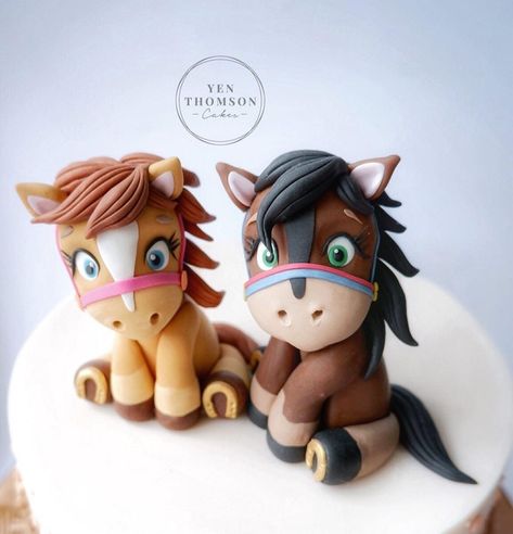 Fondant Horse, Fondant Baby Shoes, Barnyard Cake, Fondant Cake Tutorial, Horse Birthday Cake, Lily Cake, Christmas Angel Crafts, Pony Cake, Horse Cake