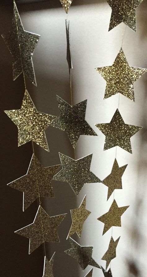 Glitter Themed Birthday Party, Glitter Party Ideas, Star Party Decor, Garland Photo Backdrop, Metallic Party Decor, Ramadan Diy, Hoco Dance, Starry Night Prom, Glitter Decorations