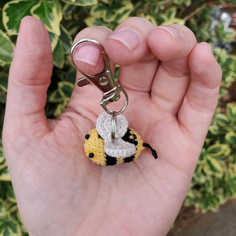 Little crochet bumble bee! Available as a keychain, zipper charm, ornament or earrings. https://handmadebyponkie.etsy.com/listing/1724225499 #HandmadeByPonkie #crochet #crochetbee #crochetbumblebee #zippercharm Crochet Bumble Bee, Crochet Bee, Zipper Charms, May 1, Bumble Bee, Bee, Zipper, Crochet, On Instagram