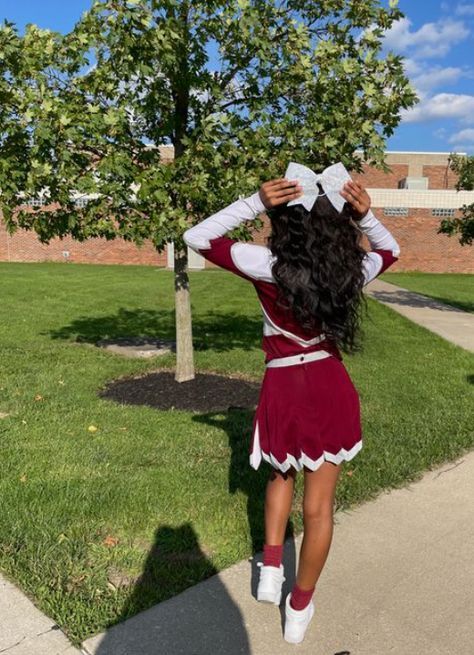 Black Cheer Aesthetic, Cheer Black Women, Solo Cheer Poses, Black Cheerleader Aesthetic, Cheerleader Aesthetic, Black Cheerleaders, Basketball Cheer, Cheer Team Pictures, Cheer Tryouts