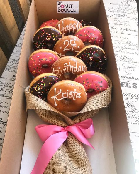 Anniversary Donut Ideas, Custom Donut Ideas, Donut Bouquet Ideas, Happy Birthday Donuts Ideas, Donut Bouquet Diy, Birthday Doughnut Ideas, Donut Gift Basket, Birthday Donuts Ideas, Birthday Donut Cake