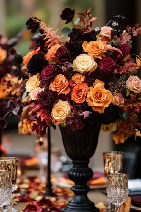 Goth Wedding Table, Moody Floral Arrangements, Halloween Arrangements, Hanging Flower Arrangements, Moody Wedding Decor, Halloween Floral Arrangements, Black Vases, Thanksgiving Party Ideas, Black Wedding Decorations