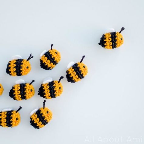 DIY: amigurumi bees #Crochet #FreePattern Small Bee Crochet Pattern, Crochet Mini Bee Free Pattern, Mini Bee Crochet Pattern, Crochet Bee Applique, Small Bumble Bee Crochet Pattern, Crochet Tiny Bee, How To Do Crochet, Easy Beginner Crochet Patterns, Small Bees