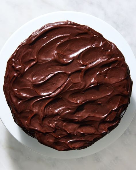 top of ding dong cake close up Easy Chocolate Fudge Cake, Easy Chocolate Fudge, Chocolate Ganache Recipe, Ganache Recipe, Recipe Tin, Decadent Chocolate Cake, Chocolate Fudge Cake, Chocolate Layer Cake, Fudge Cake