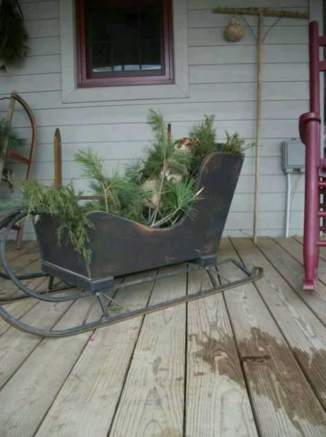 Stunning Primitive Christmas Decorations Ideas - Christmas Celebration - All about Christmas Sleigh Decor, Christmas Sleigh Decorations, Outdoor Santa, Primitive Christmas Decorating, Wooden Sleigh, Sleigh Rides, Christmas Sled, Sleigh Bells, Prim Christmas