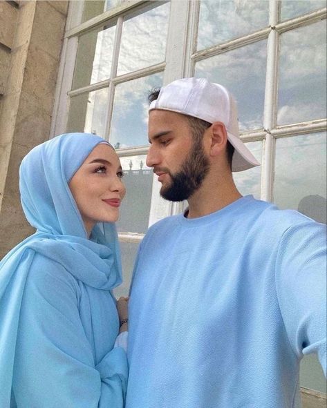 Cute Islamic Couple Dp, Bff Hands Aesthetic, Muslim Couple Photography, Mode Turban, Chill Photos, Cute Muslim Couples, Couple Picture Poses, Muslimah Aesthetic, Best Poses For Men