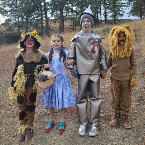 Laverdure family homemade Wizard of Oz costumes. Toto Costume Wizard Of Oz, Wizard Of Oz Costumes Diy, Wizard Of Oz Costumes, Costumes Diy, The Wonderful Wizard Of Oz, Diy Costumes, Wizard Of Oz, Musical Theatre, Canada Goose Jackets