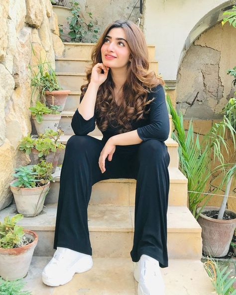 Posted by @inawalsaeed: You keep me coming for you - Picnob Nawal Saeed, Beauty Of Pakistan, Iron Man Photos, Cape Fashion, Beautiful Curly Hair, Stylish Photo Pose, Pakistani Actress, Cute Love Couple Images, Pakistani Outfits