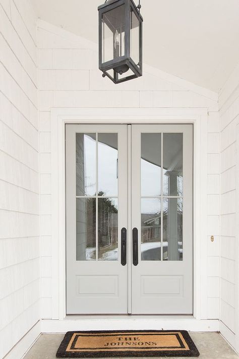 25 fabulous front doors: Get inspired to create a statement entry of your own. Light grey front door. Click through to see our round up of 25 of the most beautiful front door colours Grey Front Door, Grey Front Doors, French Front Doors, Beautiful Front Doors, French Doors Exterior, Farmhouse Front Door, Farmhouse Interior Design, Front Door Handles, Casa Exterior