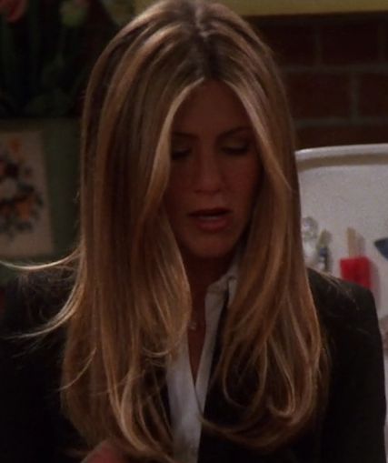 Jennifer Aniston Hair Aesthetic, Jennifer Aniston Hair Dark Brown, Rachel Green Hair Curtain Bangs, Jennifer Aniston Hair Blowout, 90s Blowout Hair Jennifer Anniston, Rachael Friends Hair, Jennifer Aniston Curtain Bangs, Jennifer Anniston Hair Friends, Jennifer Aniston Hair Mid Length