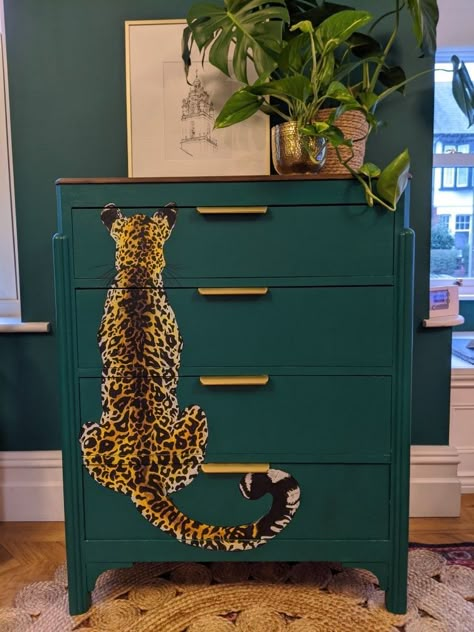 Furniture Makeover Side Table, Art Deco Drawers, Hand Painted Drawers, Hand Painted Chest Of Drawers, Art Deco Painted Furniture, Leopard Furniture, Hand Painted Furniture Diy, Easy Things To Paint, Upcycled Chest Of Drawers