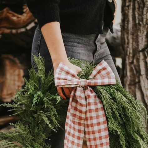 Connected Goods on Instagram: "Gingham bows – we couldn’t love them any more! Made from European laundered linen, tumbled at the mill for softness. This linen is produced in small batches in Eastern Europe with a strong heritage of spinning and weaving linen fabric. Handcrafted in the UK. Use them with your wreaths, on your door, or for a festive holiday look in your hair! 〰️ photos captured for us by @justinejanemt and @mmeedamame" Weaving Linen, The Mill, Holiday Looks, Festive Holiday, Eastern Europe, Milling, Christmas Season, Small Batches, Holiday Festival