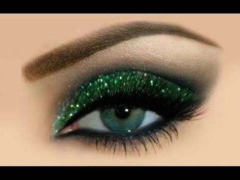 Eyeshadow Green Eyes, Glitter Eyeshadow Tutorial, Green Eyeshadow Looks, Sparkle Eye Makeup, Eye Makeup Silver, Eyeshadow Green, Glitter Makeup Tutorial, Green Eyeshadow Look, Glittery Eye Makeup