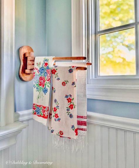 Vintage Towel Rack, Patriotic Decor Ideas, Ski Lodge Style, Decoration Hacks, Hanging Towel Rack, Kitchen Towel Rack, Bathroom Towel Rack, Vintage Patriotic, Maine Cottage