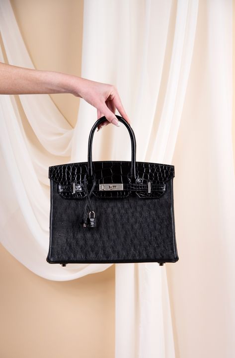 Hermès Birkin Alligator Touch Ostrich in Black PHW Hermes Alligator, Birkin Crocodile, Birkin 25 Ostrich, Hermes Birkin Ostrich, Hermes Ostrich Bag, Hermes Birkin Crocodile Black, Hermes Bags, Hermes Birkin, Alligator