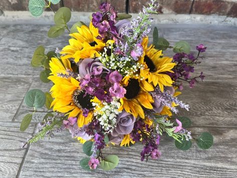 Bride Bouquets Purple, Purple Sunflowers, Yellow Bride, Bouquet Purple, Sunflower Themed Wedding, Sunflower Wedding Bouquet, Wedding Purple, Sunflower Bouquet, Purple Bouquet