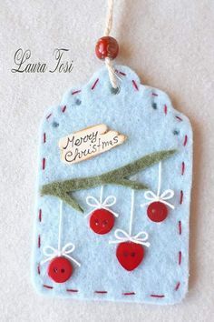 Felt Gift Tags Christmas, Diy Felt Christmas Ornaments, Christmas Gift Tags Handmade, Felt Crafts Christmas, Felt Crafts Diy, Christmas Felt, Felt Christmas Decorations, Christmas Applique, Gift Tags Diy