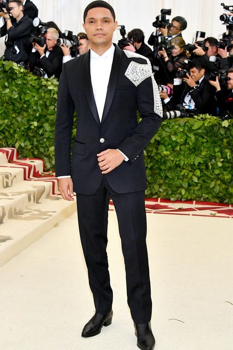 Trevor Noah Versace Jacket, Shaun White, Trevor Noah, Justin Theroux, Met Gala Red Carpet, Best Dressed Man, Donald Glover, Stephen Colbert, Gary Oldman