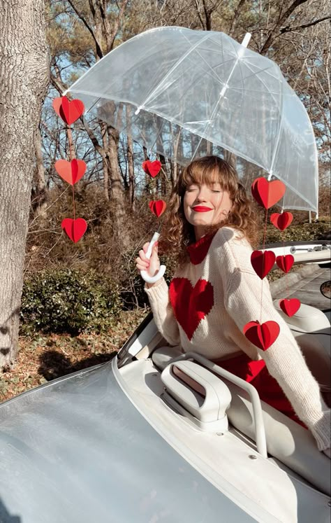 Valentine’s Day Props, Valentines Day Costume, Vday Photos, Valentine Mini Session, Mini Photo Sessions, Valentine Photo Shoot, Day Aesthetic, Valentines Day Pictures, Vintage Photoshoot