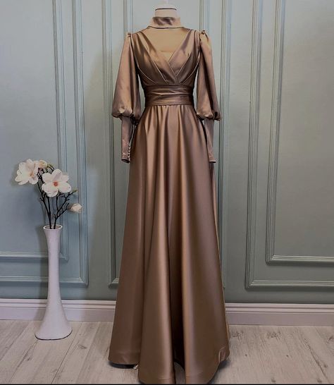 Bresmaid Dresses Muslim, Model Dress Kebaya, Braidsmaid Dresses, Elegant Silk Dresses, Bridesmaids Ideas, Hijab Dress Party, Bride Dress Simple, Dress Pesta, Hijab Look