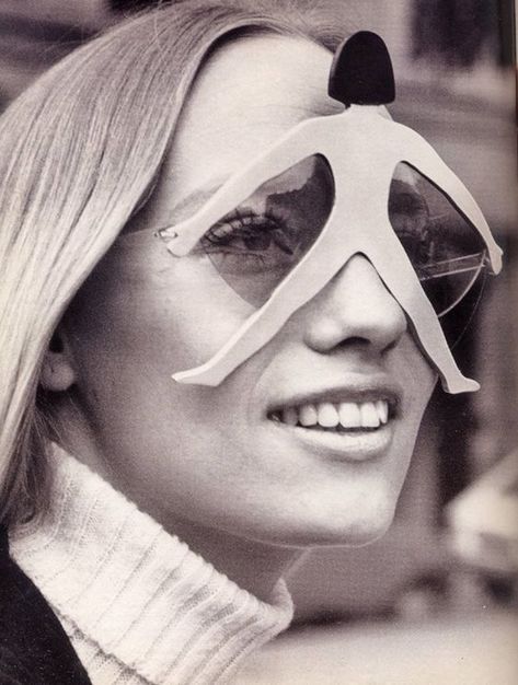 Here are the 1960s Fashion Trends we'd like to Nominate for a Comeback Lauren Hutton, Dark Shades, 1960s Fashion, Sunglasses Vintage, Glasses Fashion, New Wave, Eye Glasses, Wedding Trends, Spectacles