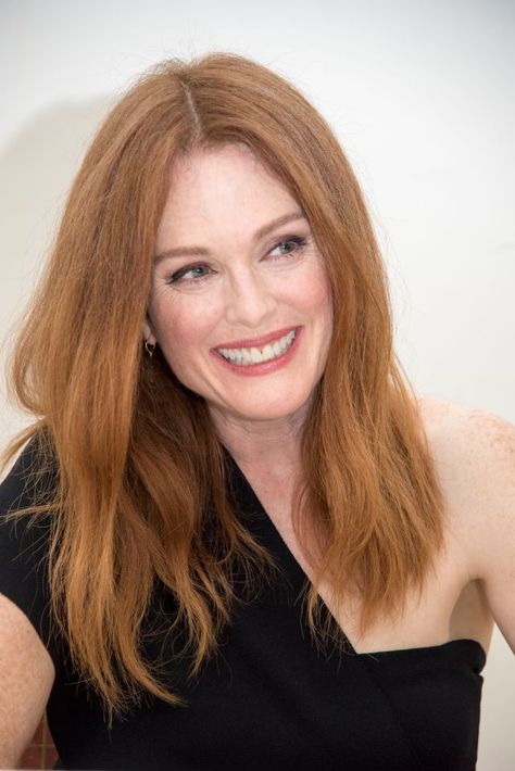 Julianne Moore's evolution through the years Julian Moore, Faux Freckles, Inspirational Movies, Strawberry Blonde Hair, Mtv Movie Awards, Julianne Moore, Strawberry Blonde, Movie List, Pretty Hairstyles