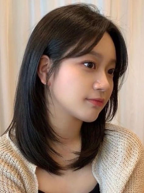 Tumblr 上的 mindymcknight Korean Short Hair, Hair Inspiration Long, Layered Haircuts For Medium Hair, Hair Inspiration Short, Hairstyles For Layered Hair, Medium Short Hair, Shoulder Hair, Shoulder Length Hair Cuts, Haircuts For Medium Hair