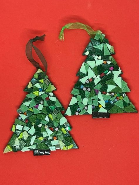 Uniquely handmade mini Mosaic Christmas Trees, perfect to add a bit of sparkle to your Christmas decorations or tree! Mosaic Christmas Tree, Mosaic Tree, Mini Mosaic, Mosaic Christmas, Christmas Mosaics, Tree Mosaic, Sparkling Christmas, Mosaic Decor, Mini Christmas Tree