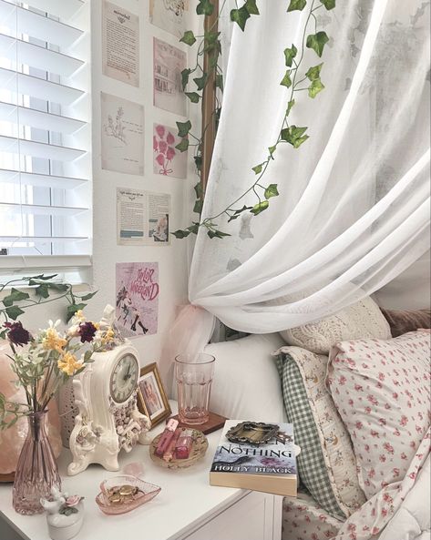 Cuqoutte Bedroom, Pink Bed Canopy Aesthetic, Cotteque Bedroom, Princess Canopy Bed Aesthetic, Room Ideas Aesthetic Floral, Light Feminine Room Aesthetic, Coquette Bed Canopy, Ballet Aesthetic Bedroom, Small Bedroom Coquette