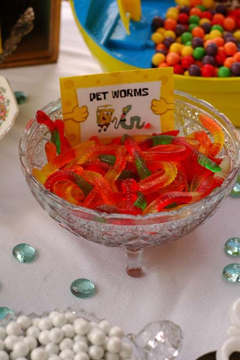 16 Birthday Party Ideas Spongebob, Spongebob Candy Table Ideas, Spongebob Birthday Snack Ideas, Spongebob Birthday Party Outside, Spongebob Third Birthday, Spongebob Birthday Ideas Decorations, Spongebob Birthday Desserts, Spongebob And Patrick Birthday Party, Kelp Juice Spongebob