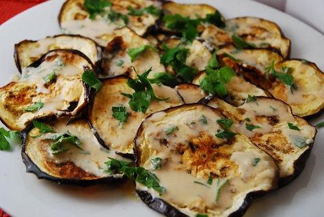 Eggplant With Tahini Sauce, Roasted Eggplant Recipes, Recipes For Weight Watchers, Tahini Sauce Recipe, Homemade Tahini, Tahini Recipe, Easy To Make Recipes, Roasted Eggplant, Meatless Dinner