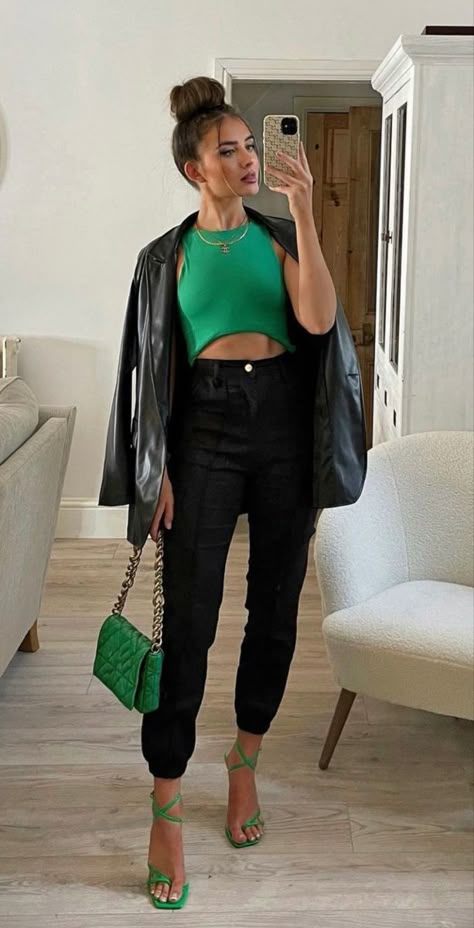 Green Night Out Outfit, Green Club Outfit, Green Top Outfit, Brazil Aesthetic, Looks Party, Causual Outfits, Night Out Outfit, Party Style, Colourful Outfits