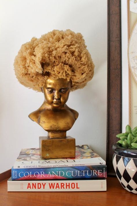 Clever sponge wig Interior Design Vignette, Austin Apartment, Round Top Antiques, Weird Furniture, English Decor, Hunter S, Goth Home Decor, Bedroom Crafts, Found Object Art