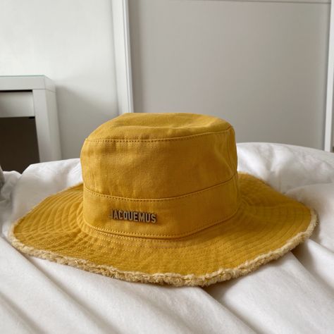 Yellow Hat Aesthetic, Jacquemus Yellow, Jacquemus Hat, Hat Aesthetic, Pixie Hollow, Beach Fits, Yellow Hat, Yellow Aesthetic, Beach Hat