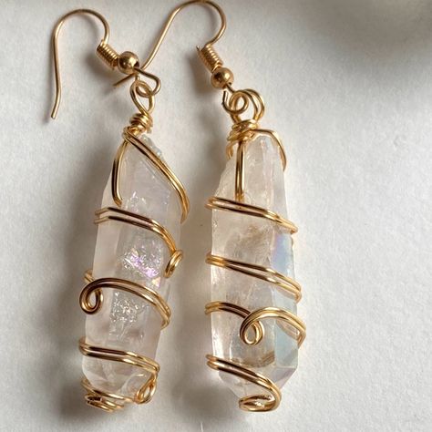 Crystal Jewelry Ideas, Angel Quartz, Raw Crystal Earrings, Wire Wrapped Jewelry Diy, Wire Wrapped Crystal, Handmade Crystal Jewelry, Wrapped Crystal, Wire Jewelry Designs, Wrapped Earrings