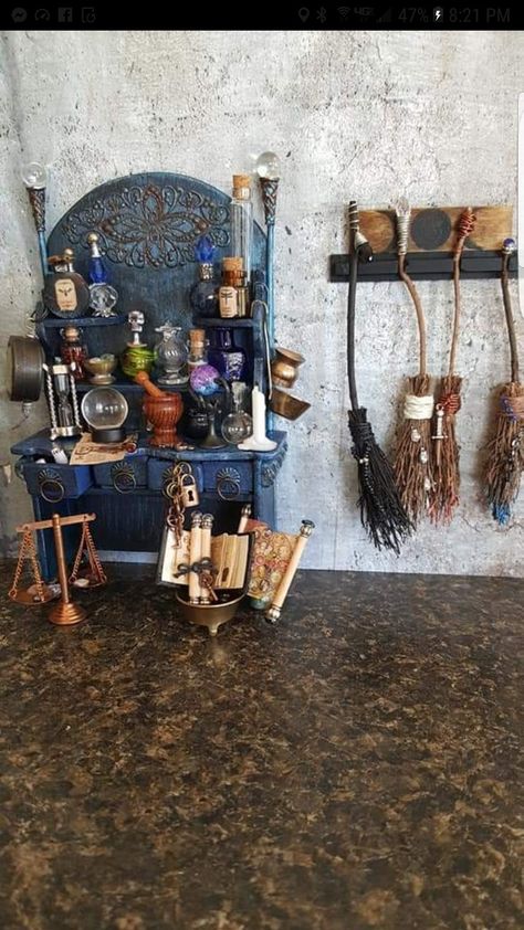 Halloween Diy Miniatures, Haunted Dollhouse Furniture Diy Ideas, Apothecary Cabinet Halloween, Witch Dolls House, Haunted Witch House, Witch House Diorama, Diy Witch Miniatures, Witch House Miniature, Miniature Witch Cottage