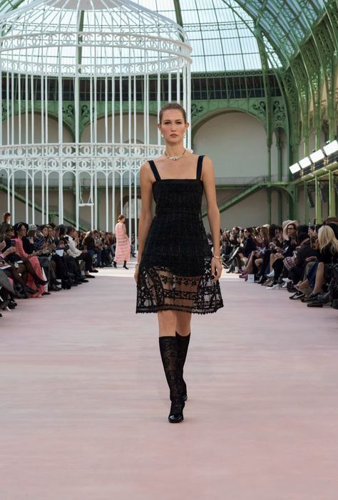 Spring-Summer 2025 - Look 45 — Fashion | CHANEL Chanel Official, Chanel Official Website, Chanel Spring, Sienna Miller, Fashion Chanel, Natalie Portman, Fashion Sketches, Stardust, Kendall Jenner